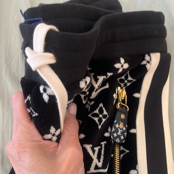 LVMonogram toweling/velour traveling Jogging Pants with zippers on bottoms / box - Picture 11 of 15